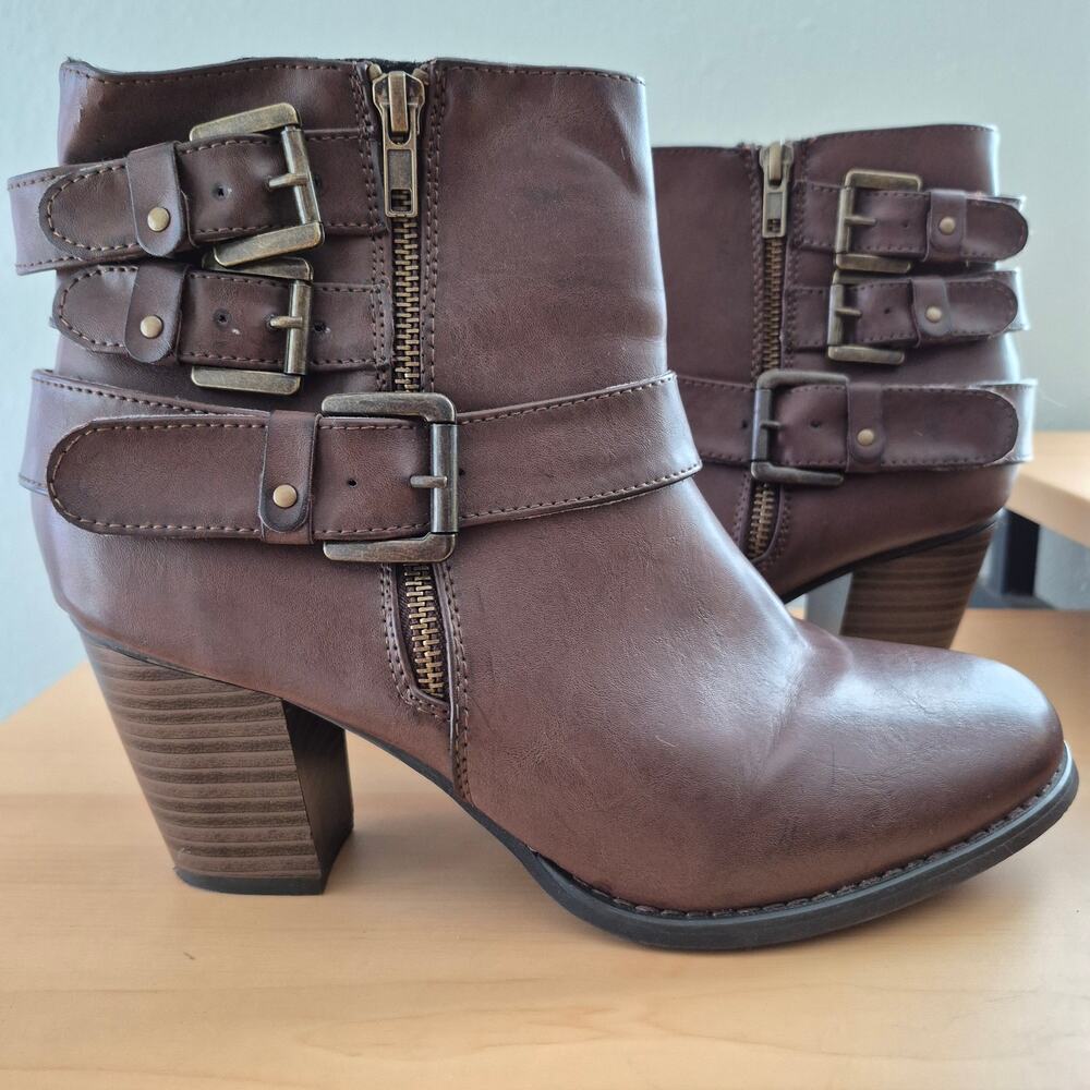 Cathy Jean brown booties size 10